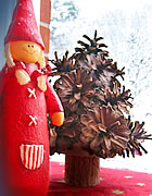 Julpynt 1: Mini julgran av kottar